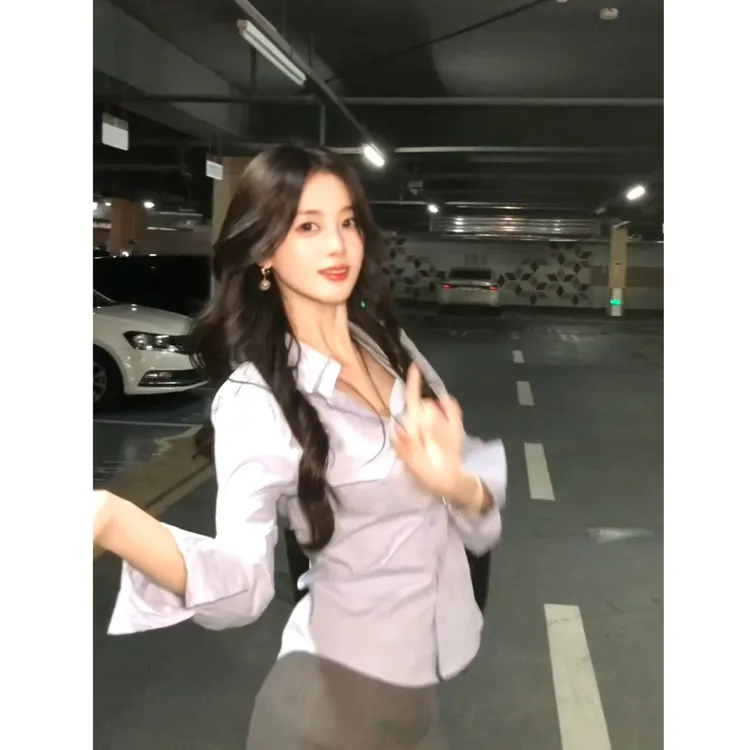 希野逸儿/纯欲收腰衬衫女设计感显身材修身显瘦通勤上衣2025新款