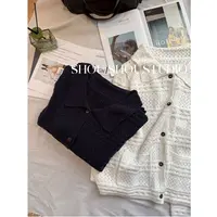 【瘦瘦】大码翻领镂空钩花百搭显瘦带口袋长袖针织开衫毛衣S02027
