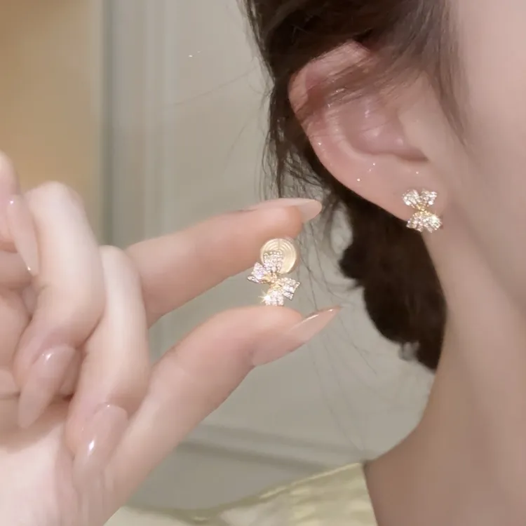 铜合金耳饰 金色满钻闪亮蝴蝶结精致小巧百搭气质无耳洞耳夹气质