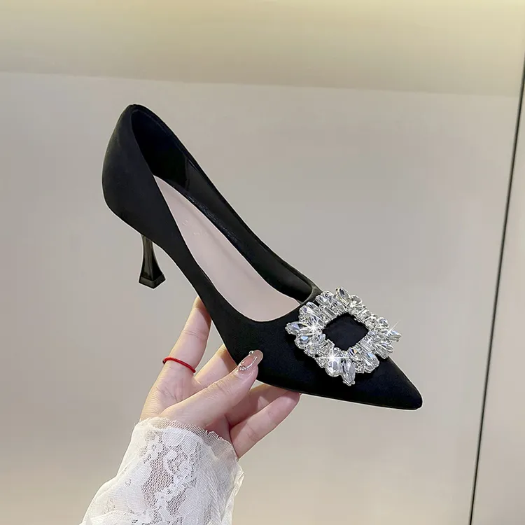 单鞋女款2025爆款高级感上班久站不累女鞋百搭软底黑色职业高跟鞋