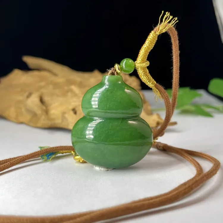 碧玉大葫芦吊坠厚装保真天然和田玉老坑料满绿裸石38带挂绳精美款