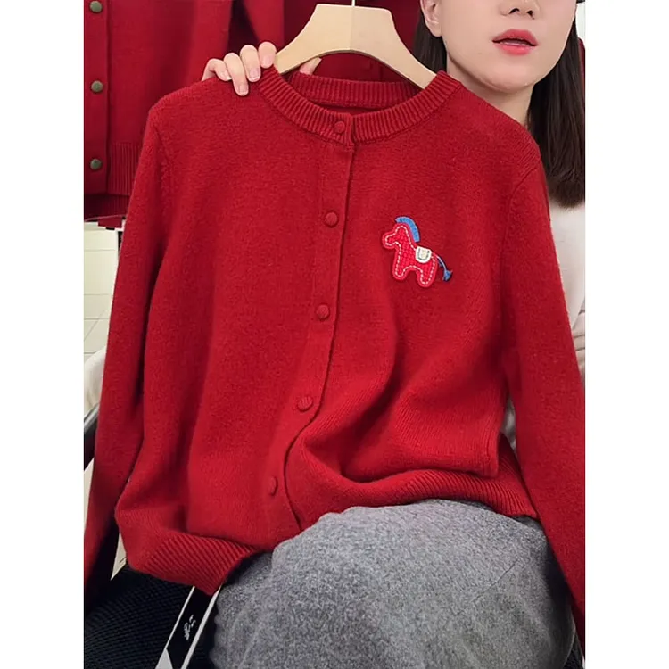 新年红色小马刺绣针织开衫女2025秋冬新款时尚气质百搭休闲上衣潮