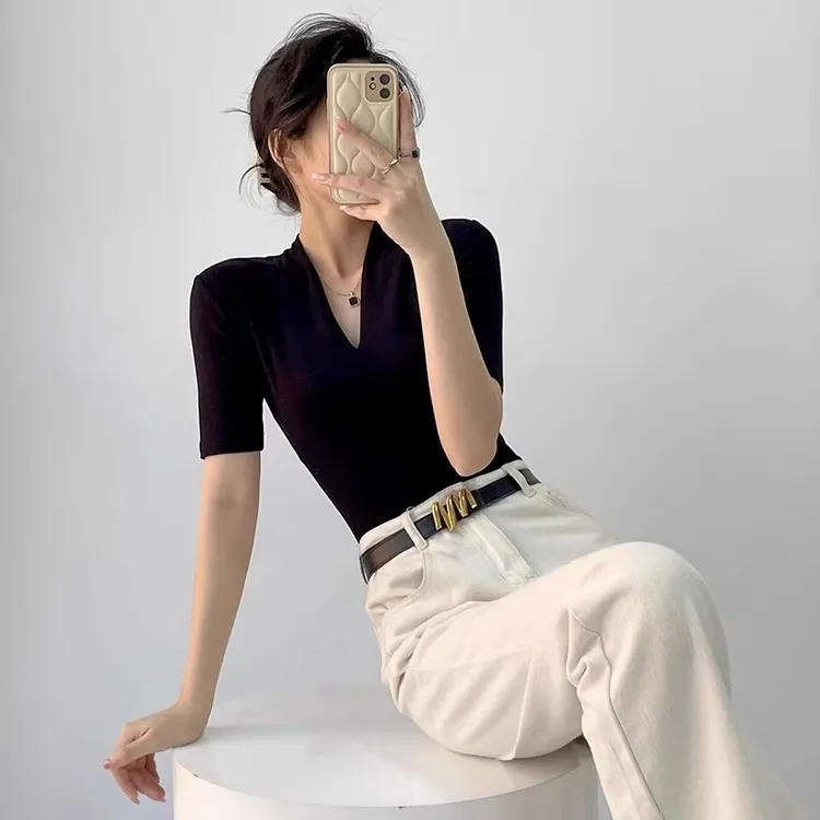 芯娇晴高级感黑色V领短袖t恤女装夏季修身显瘦半袖打底衫气质上衣