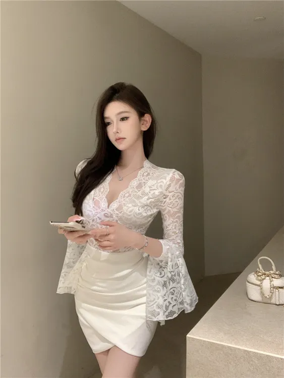 希妮丝 气质御姐风秋冬款辣妹显身材套装裙长袖v领蕾丝上衣包臀裙