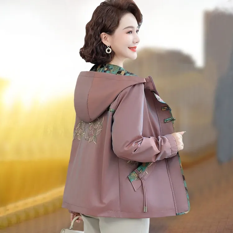 罗蒙中年妈妈秋装外套新款大码洋气连帽风衣中老年女春秋短款夹克