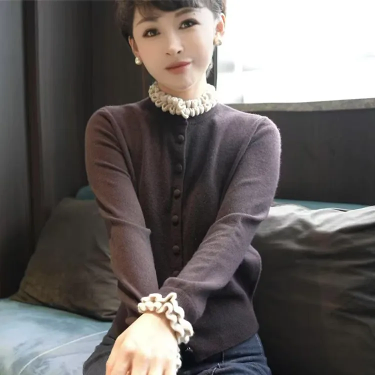 【法式浪漫】休闲风百搭木耳领包扣显瘦针织衫 MG8286