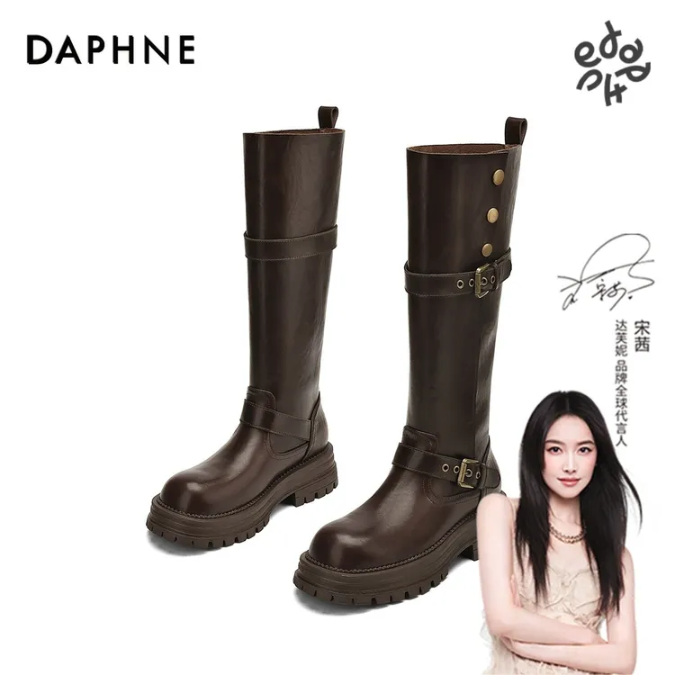 达芙妮百搭学院风复古时尚25年黑色秋冬上新皮带扣调节长筒时装靴