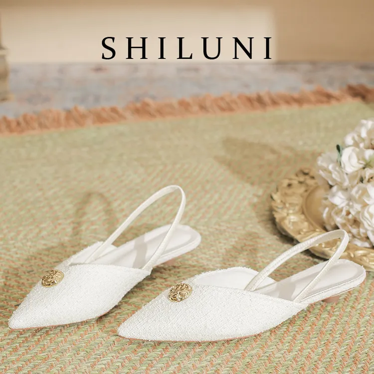 2025夏季新款小香风米白色金属镶扣包头尖头气质后绊带猫跟凉鞋