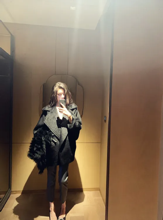 琥珀流光风茧型大翻领苏丽羊驼毛短款大衣立体剪裁外套0202411060