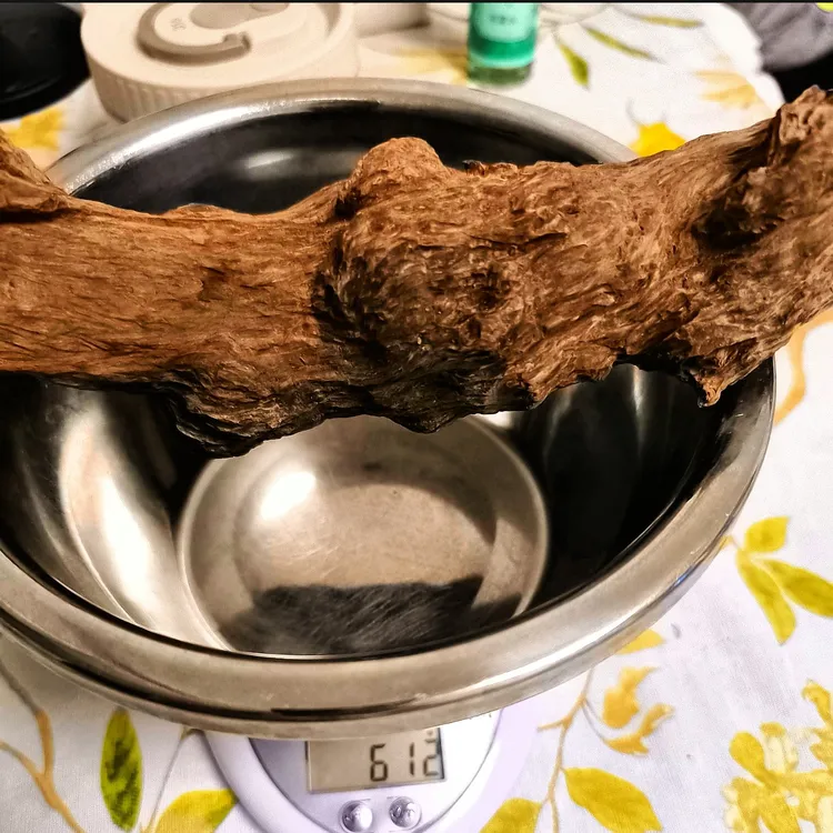 收藏多年等用钱大戟科沉水级天然野生沉香转让
