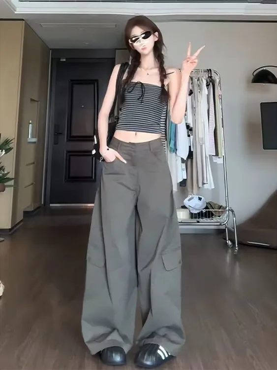 绿色运动工装阔腿裤女春秋新款美式复古休闲裤设计感宽松弯刀裤子