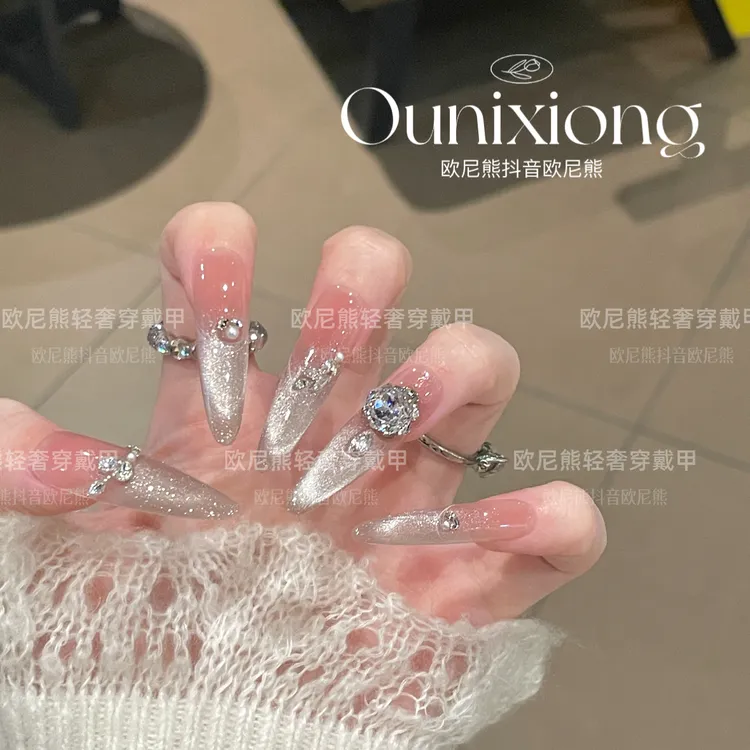 腮红显白渐变爆闪猫眼高级感显白手工穿戴甲秋冬新款气质百搭