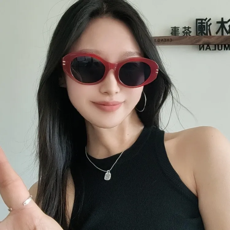 2025新款酒红色猫眼墨镜女百搭旅游拍照高级感小众防紫外线太阳镜