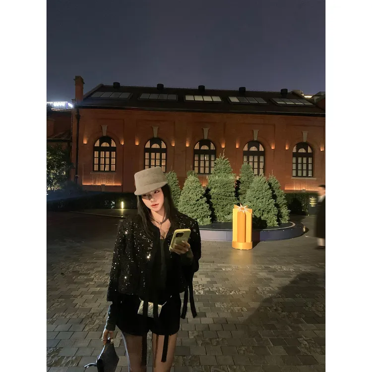 区区欧阳'黑金晚宴'节日氛围感！奢簰千金感飘带亮片小香风外套