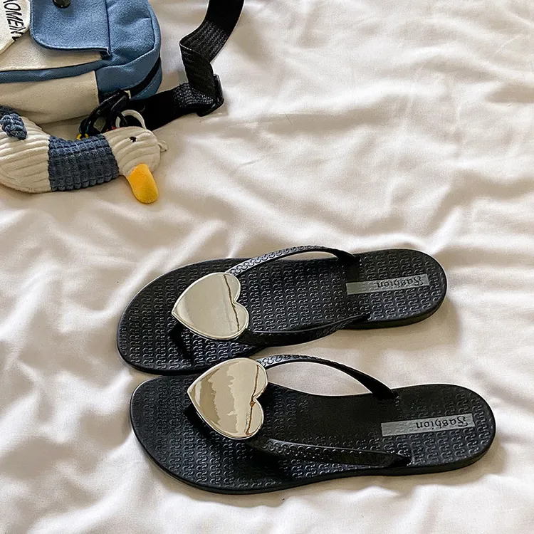 网红超火鎏心系列爱心人字拖女夏新款防滑海边沙滩度假夹脚凉拖鞋