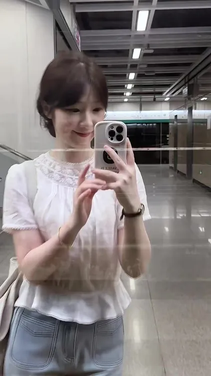 2025夏季新款韩系高级感蕾丝花边衬衫上衣搭配牛仔裤显瘦两件套女