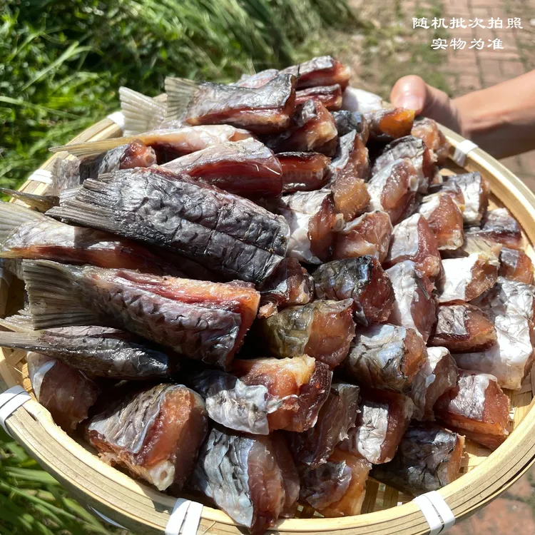 鱼尾巴、草鱼尾巴、腌制风干、半干半湿、泡水4-6小时烹饪、腊鱼咸鱼尾