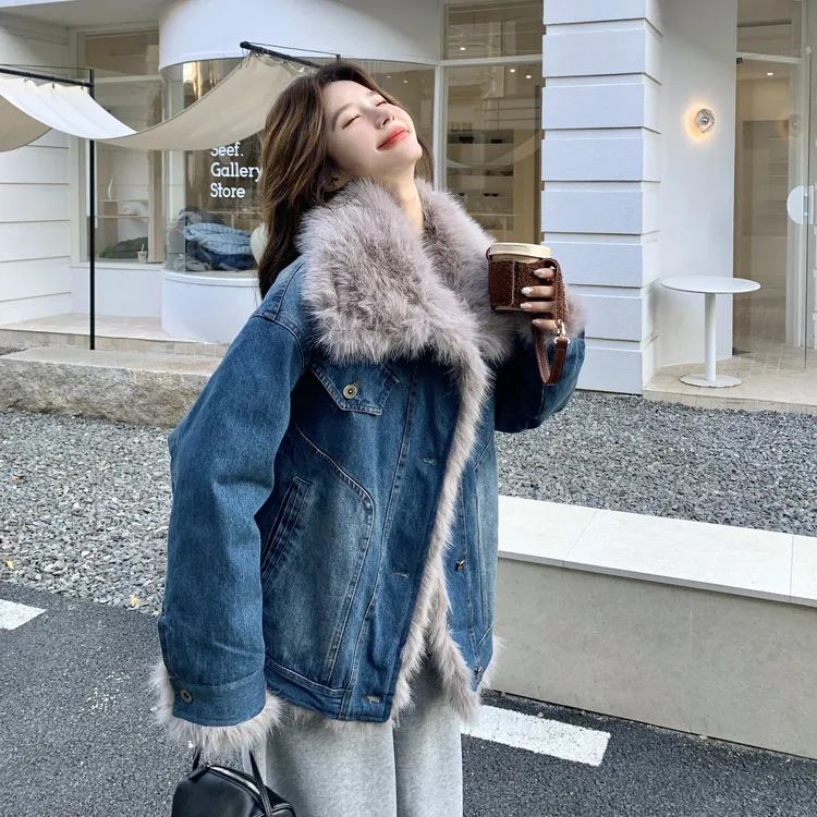 蓝色时尚大毛领牛仔羽绒服女短款2025冬新款超韩系设计感90绒外套