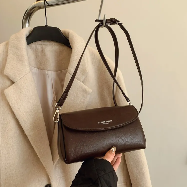 2025秋冬新款软皮多隔层单肩斜挎包气质通勤小方包复古休闲包包女