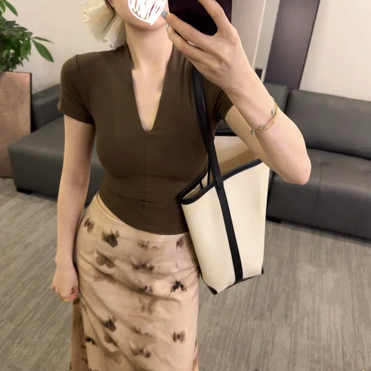 夏季欧若风时尚上衣半身裙套装显瘦气质v领性感百搭