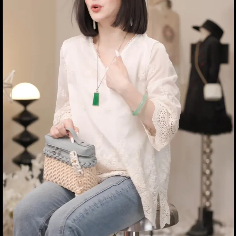 2025春日氛围感花朵刺绣拼镂空花边精致上衣LK2501776
