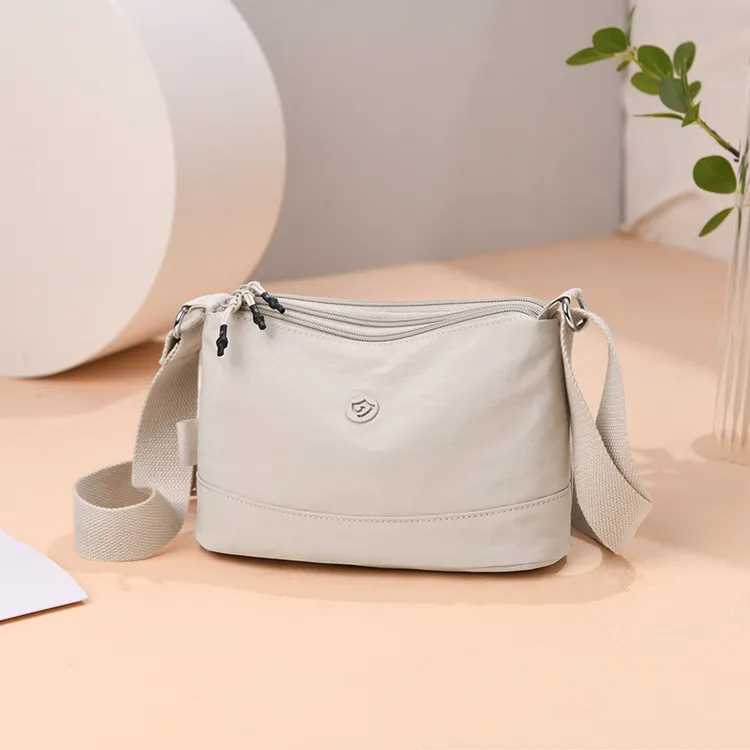 户外轻便小跨包女2025夏季新款百搭女包轻便小巧牛津布多层单肩包