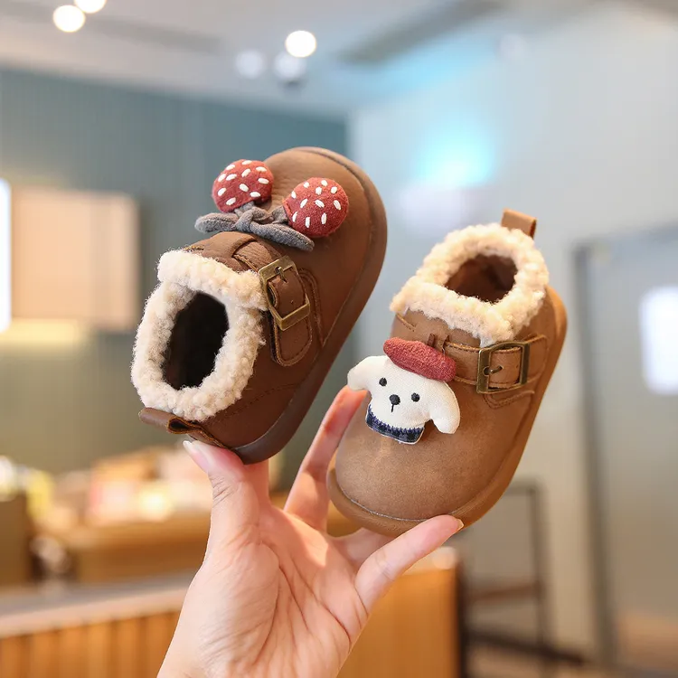 宝宝学步鞋毛毛鞋秋冬季防滑休闲女童婴儿软底复古幼儿皮鞋豆豆鞋
