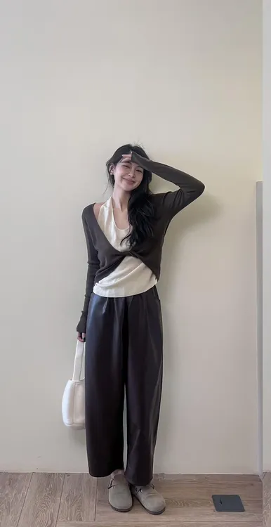 设计感假两件针织衫女2025春季新款高级感洋气挂脖上衣百搭直筒裤