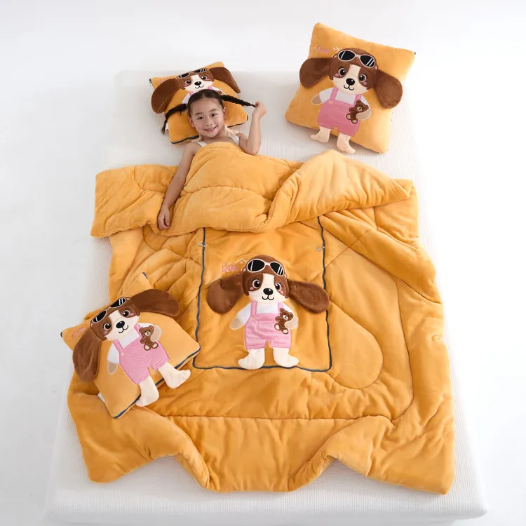 可爱加厚冬季抱枕被子两用牛奶绒多功能折叠汽车载沙发午休被靠枕