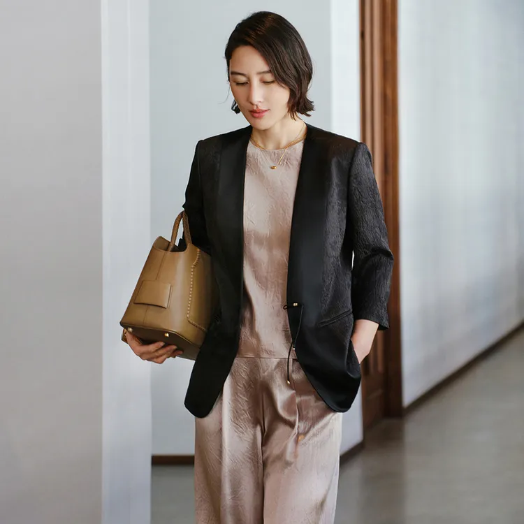 EP雅莹2025新款女装 桑蚕丝提花国风高级感黑色西装外套1142A