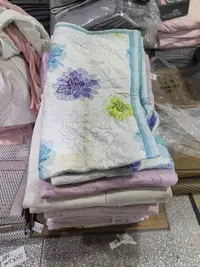 《厚广家》3楼200×230杂款表面全棉丝绵被 发1张 严重发黄 不挑款