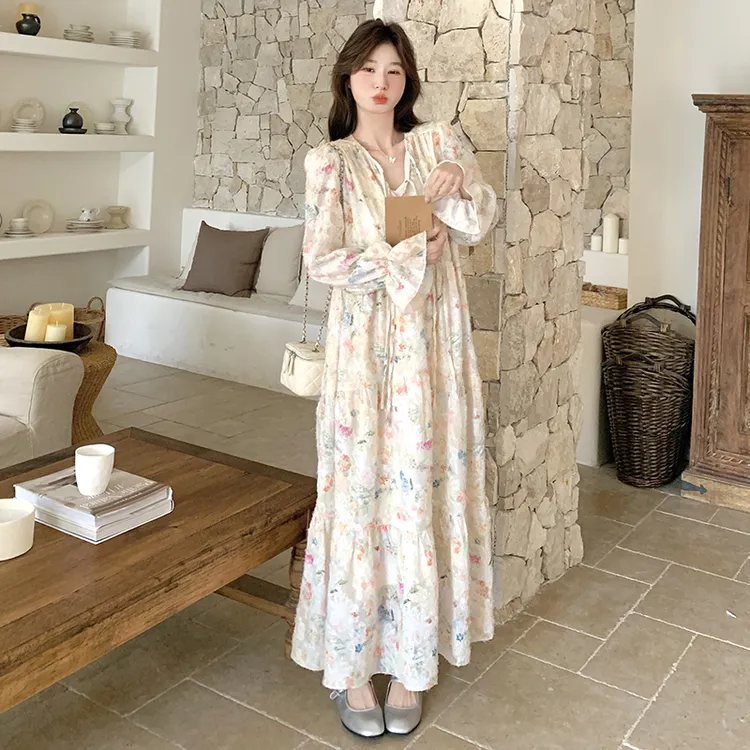 碎花春季长裙碎花收腰沙滩连衣裙中长款春秋长袖显瘦气质夏季复古