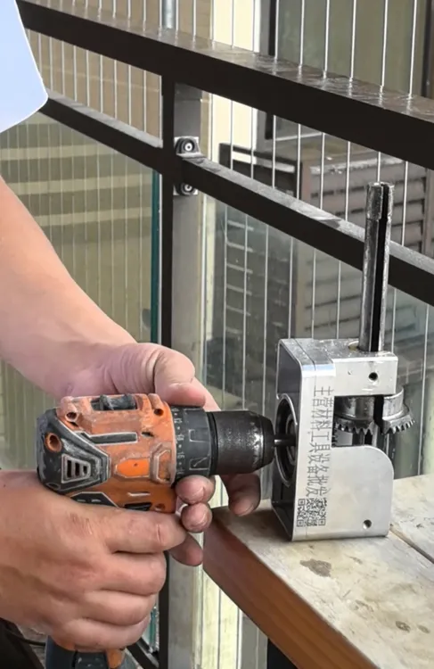 半自动扳手实心隐形防护网紧钢条神器