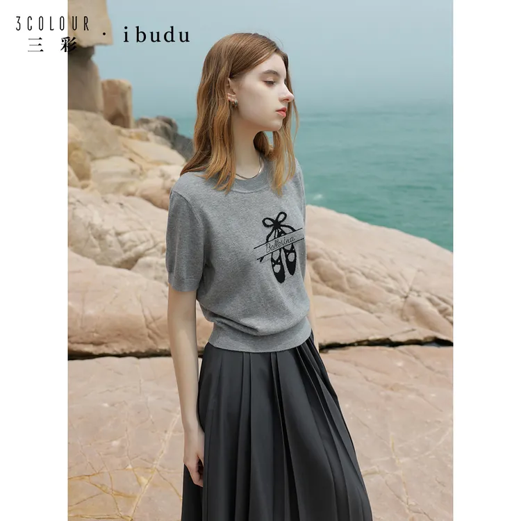 三彩ibudu2025夏季新款圆领正肩短袖芭蕾风提花针织衫套头小衫