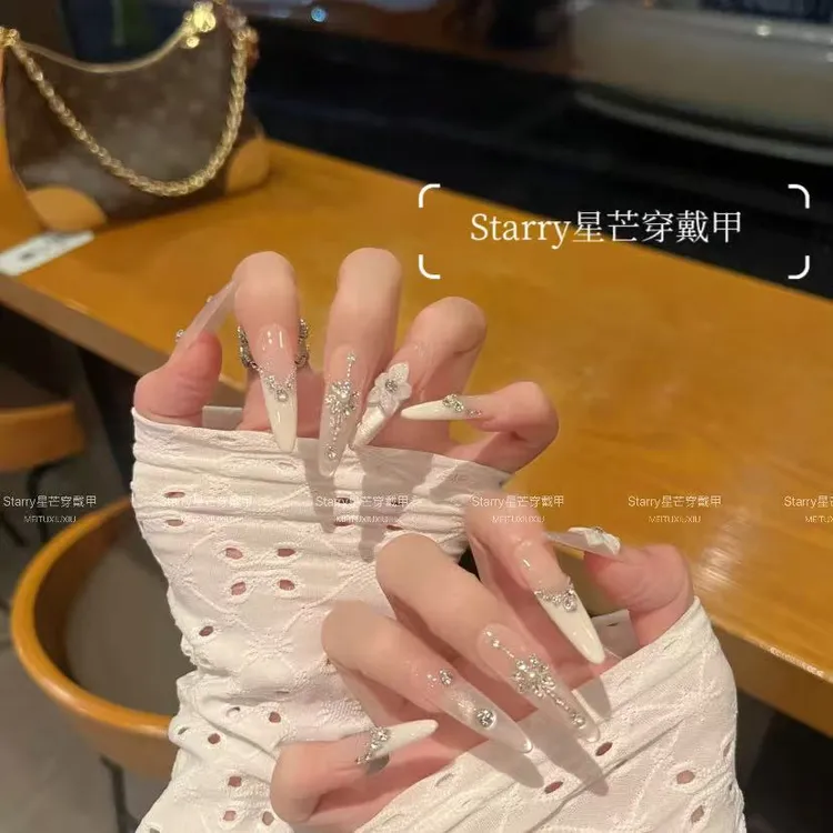 【雪梨可可】氛围感冰雪立体珠光白雕花穿戴甲中长款法式猫眼