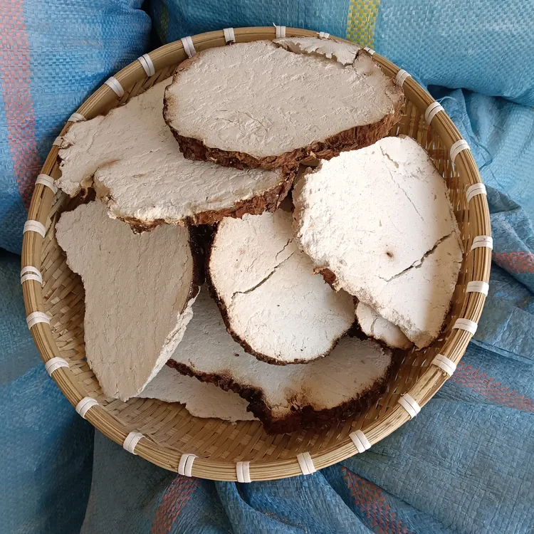 云南带皮茯苓片干片可煲汤煮水喝手工切太阳晒干今年新货带皮片