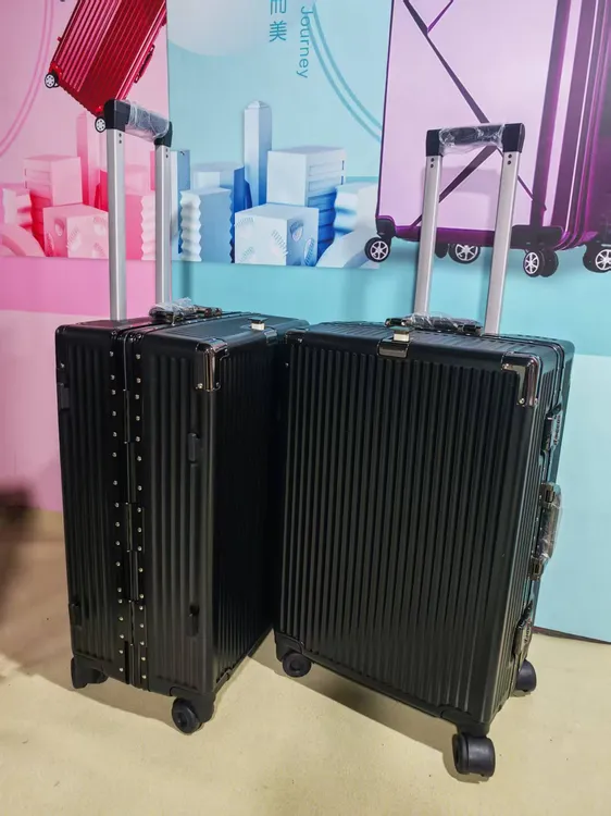 行李箱铝框休闲旅行箱耐用登机拉杆箱大容量大学生万向轮密码箱