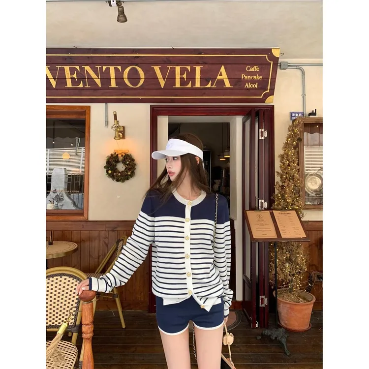 时尚套装撞色条纹针织开衫女长袖打底衫早秋高腰短裤休闲裤两件套