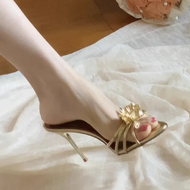 2025年夏新款气质一字尖头拖鞋金色花朵凉鞋细跟百搭名媛高跟鞋女