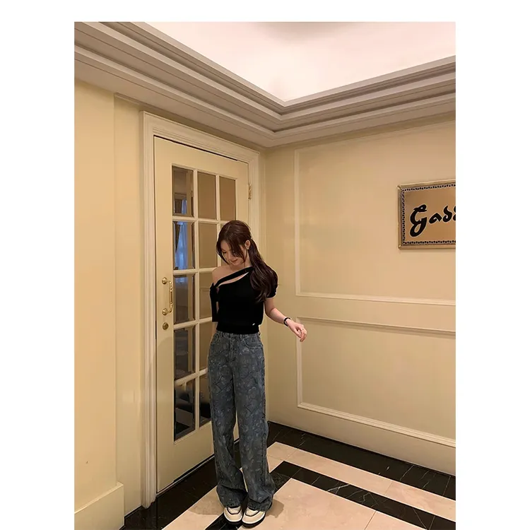 纯欲风系带斜肩短袖上衣女2025春季新款高腰山茶花直筒牛仔裤套装