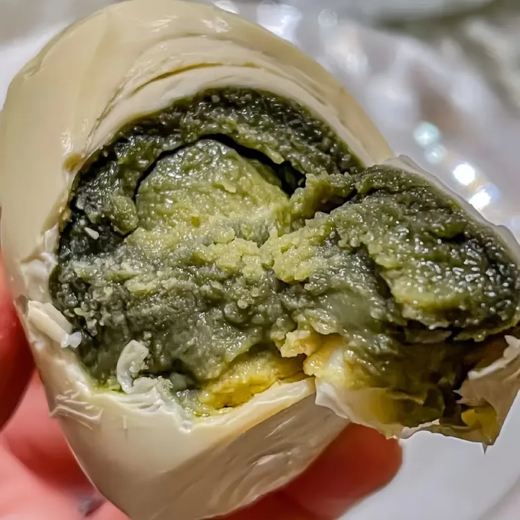 东北正宗臭鸭蛋十枚装农家自制臭鸭蛋海鸭蛋香熟流油蛋黑黄咸鸭蛋