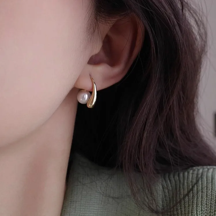 高级感千金风小众设计水滴耳钉珠珠耳环一款两戴个性气质百搭耳饰