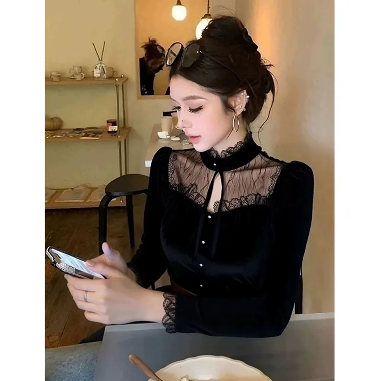 法式黑色蕾丝拼接丝绒衬衫女秋冬2025新款设计感洋气修身显瘦上衣