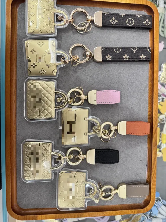 专柜热卖LV包包香奶奶包包豪车挂件送女友小众满分礼物