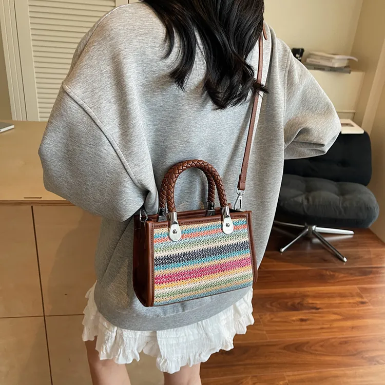 波希米亚手工编织草编包夏天2025新款斜跨小方包海边度假沙滩包