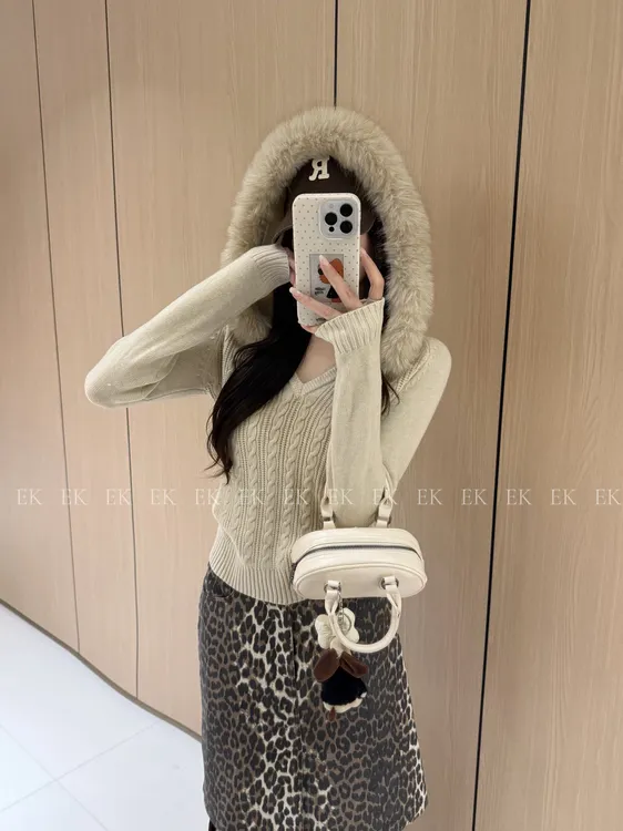 慵懒风连帽毛领麻花针织衫女秋冬气质V领修身显瘦上衣379