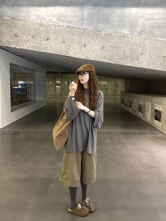 2025早秋新款韩系慵懒风宽松圆领长袖防晒上衣卡其色七分裤套装