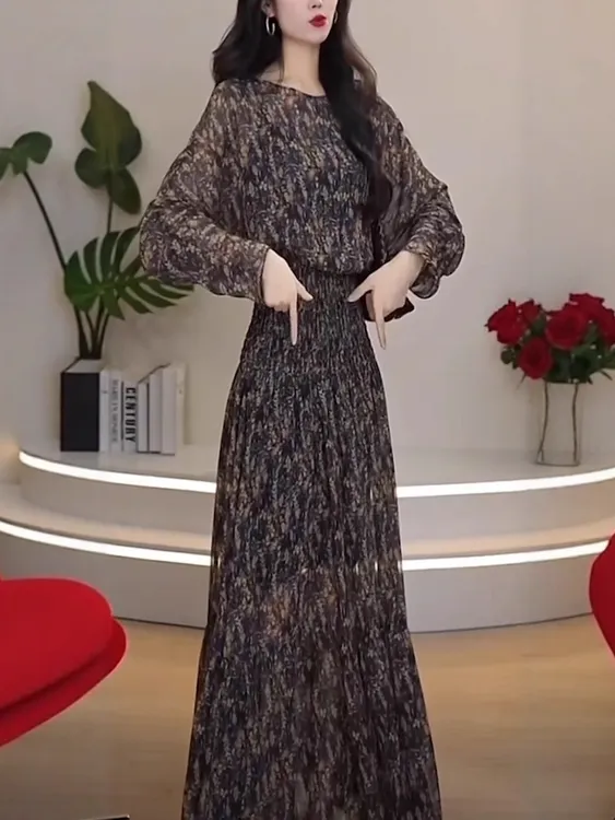 春秋新款高端时尚轻奢高级感蝙蝠袖碎花法式长裙女气质显瘦连衣裙