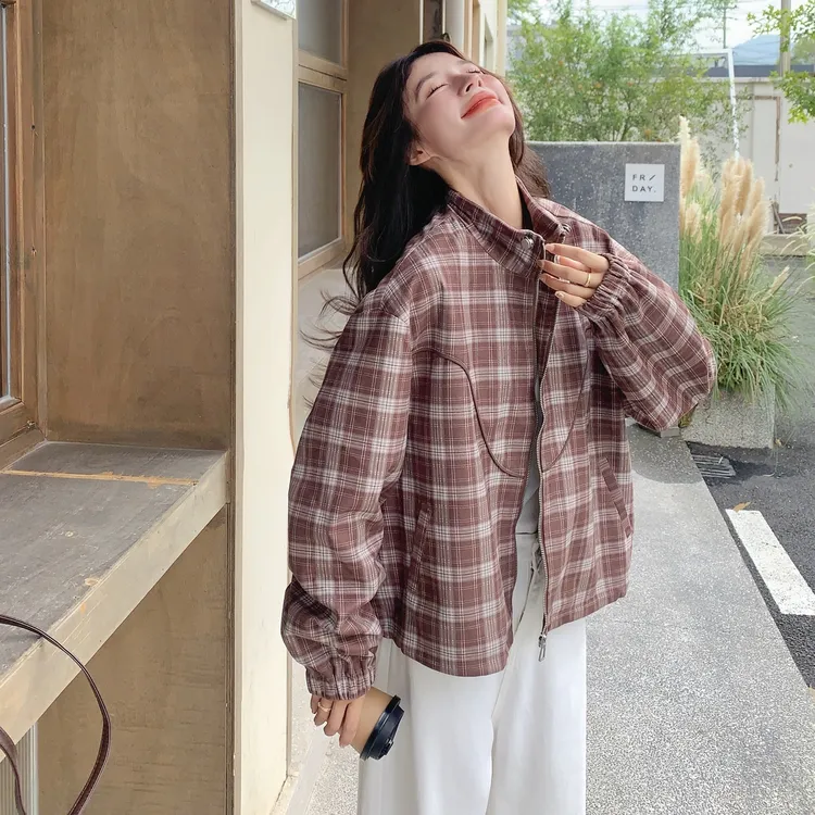 巨好看的早秋格子外套女春秋新款2025超火立领休闲减龄夹克上衣