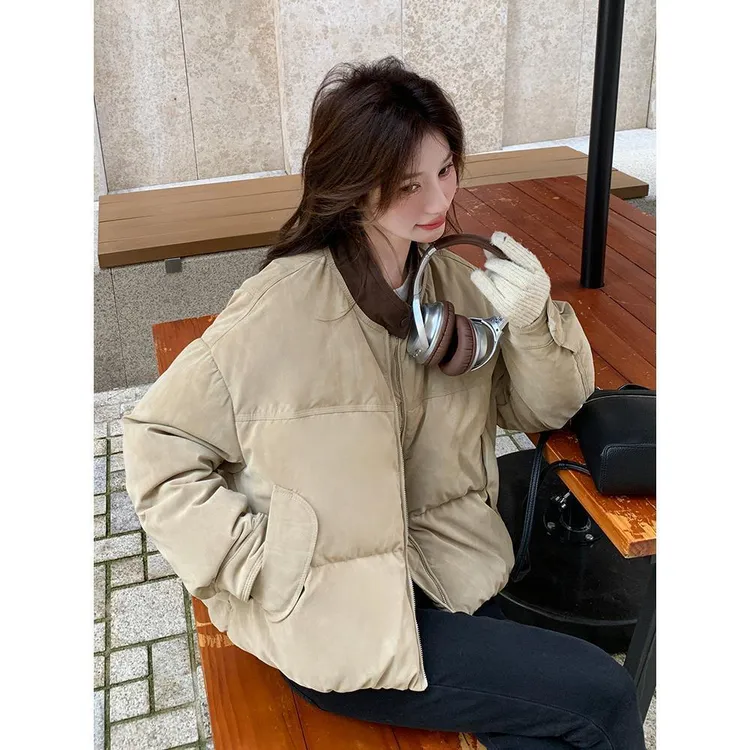 卡其色韩版小个子拼接立领羽绒服女2025冬季新款斜翻盖口袋面包服